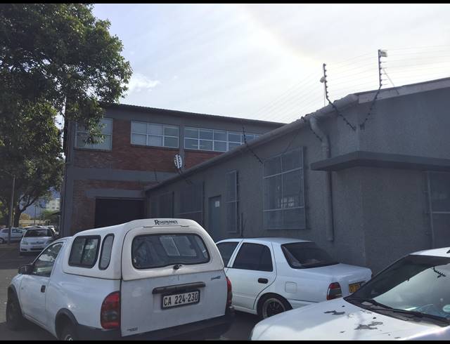2,437M² WAREHOUSE RENTED IN KENILWORTH